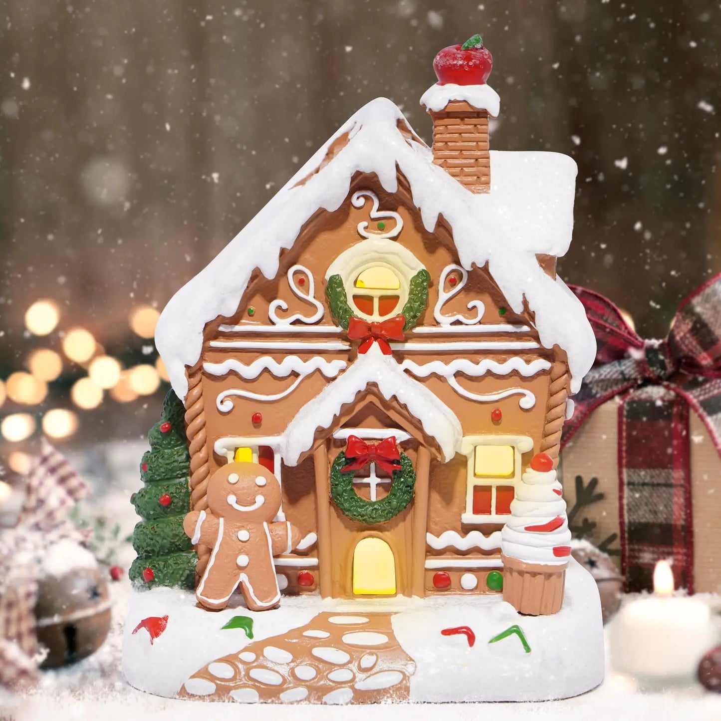 Christmas Gingerbread House Figurine – Festive Polyresin Decor for Holiday Displays & Xmas Gifts